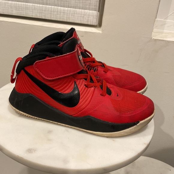 Nike Team Hustle D9 University Red AQ4225 600 Size 13C - Picture 1 of 9